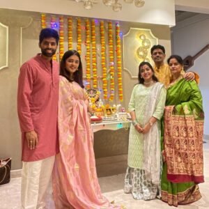 Suryakumar Yadav and his wife and parent